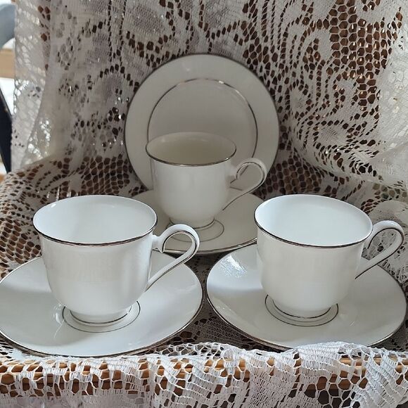Lenox Fine china Debut Collection 'Hannah' Platinum - Picture 1 of 8